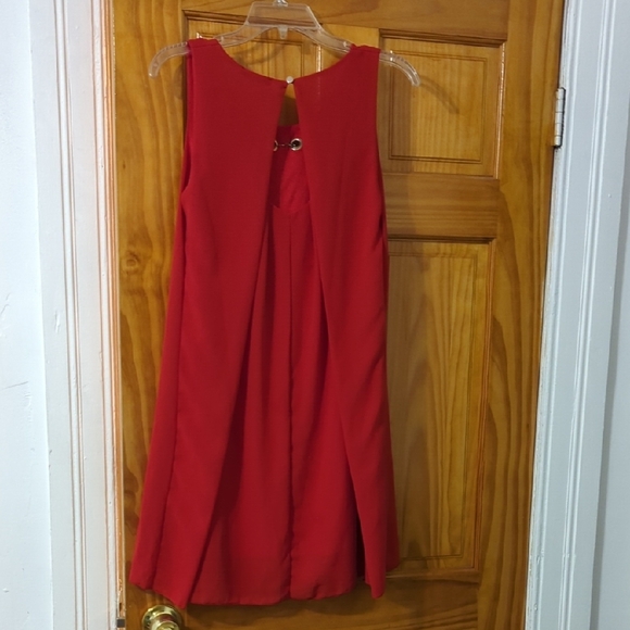 Elegant Red Midi Dress - Picture 8 of 8